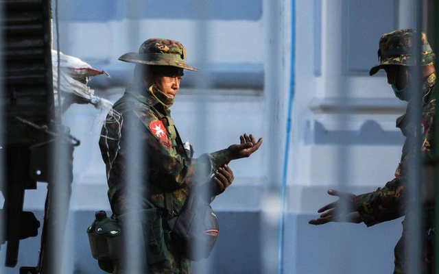 ২৪ ঘণ্টার মধ্যে পার্লামেন্ট কমপ্লেক্স ছাড়ার নির্দেশ সকল এমপিদের